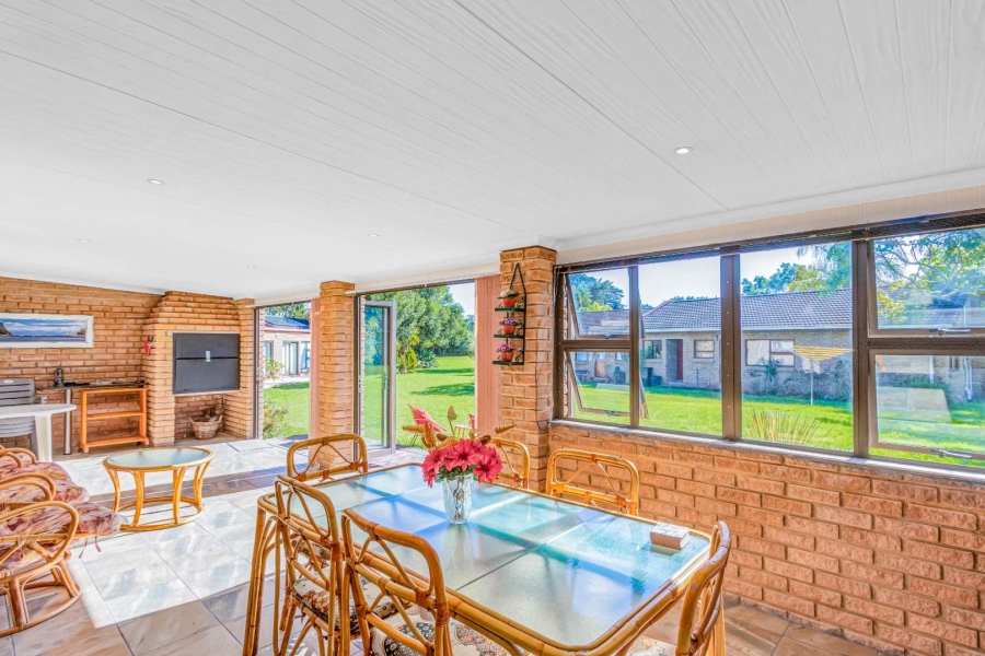 To Let 4 Bedroom Property for Rent in Brenton On Lake Western Cape